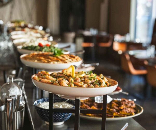 Sonntagsbrunch Buffet mit verschiedenen Mezze im Levante München