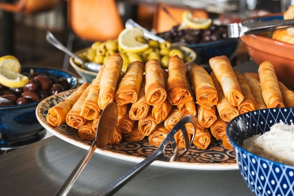 Brunch Buffet mit Sigara Boeregi und Oliven